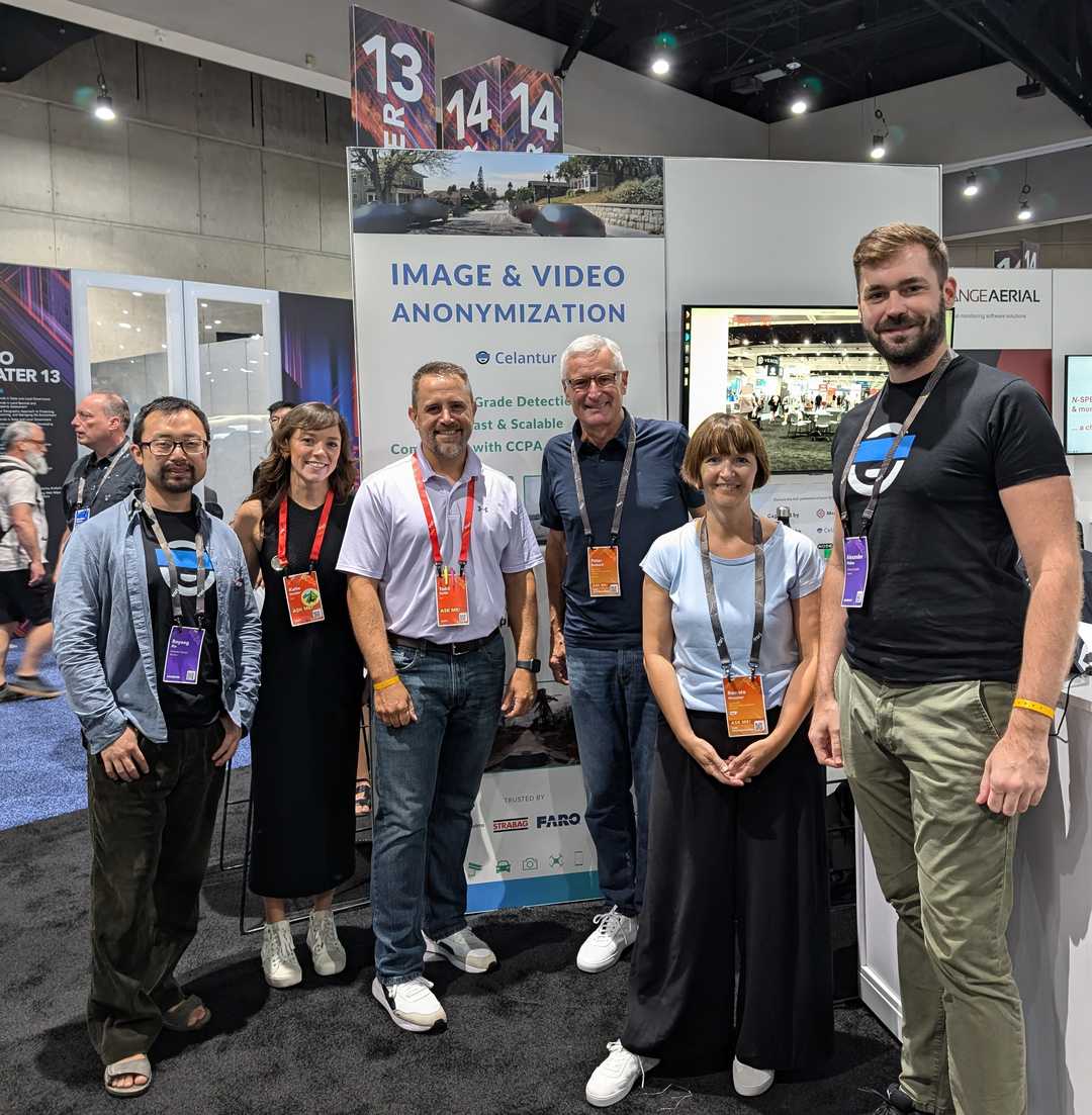 Left to right: Boyang Xia (CTO Celantur), Katie Decker (Senior Partner Manager, Esri Startup Program), Todd Smith (Emerging Business, Global Partners & Alliances, Esri), Peter Remesch (CEO SynerGIS), Renate Meßner (General Manager, SynerGIS), Alexander Petkov (CEO Celantur) - (c) Celantur GmbH